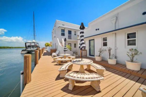 Komffy Waterside Escape w/Queen Bed & Free Parking